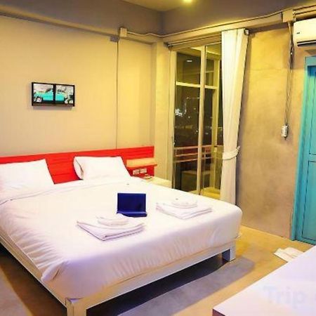 Oyo 292 The Oddy Hip Hotel Patong Buitenkant foto