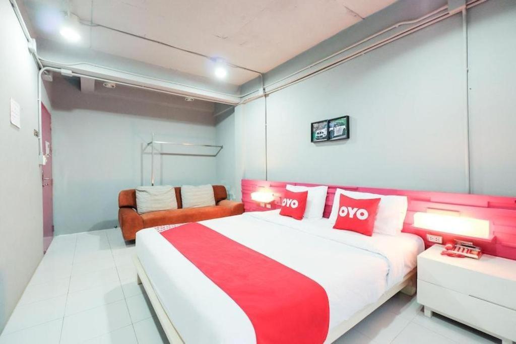Oyo 292 The Oddy Hip Hotel Patong Buitenkant foto