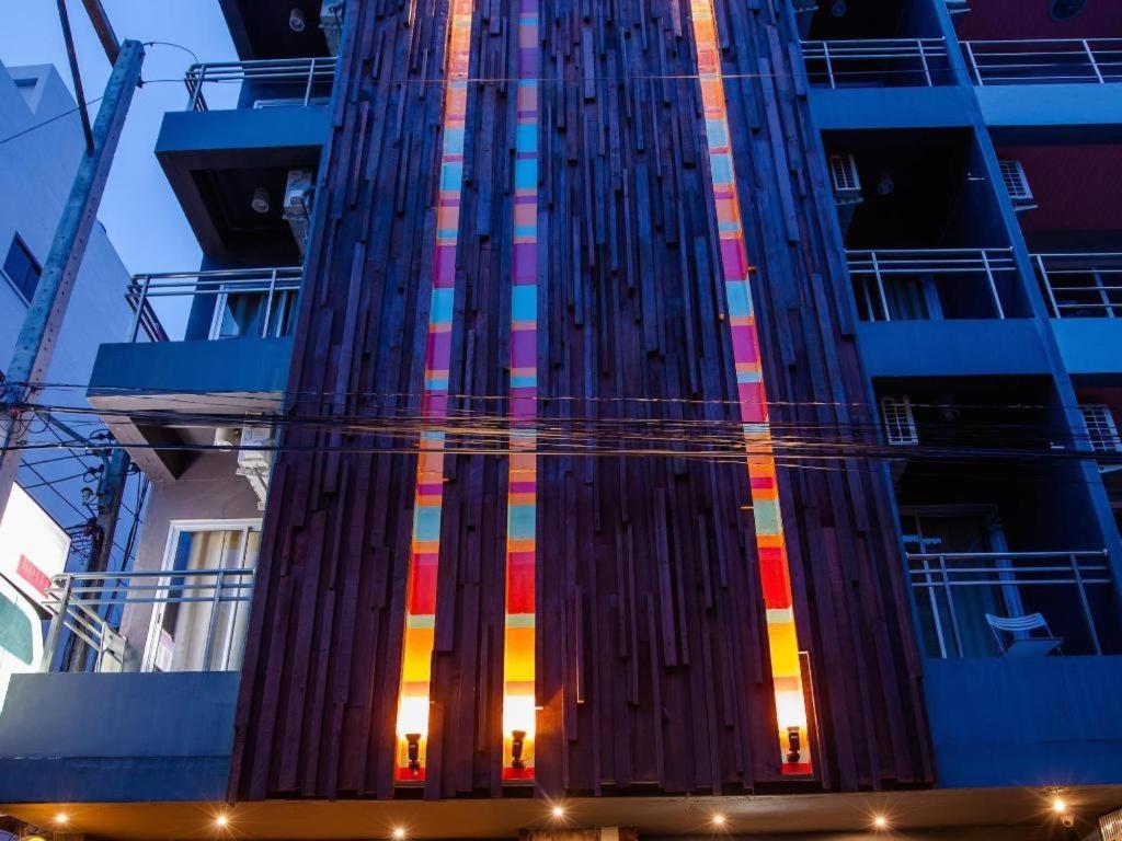 Oyo 292 The Oddy Hip Hotel Patong Buitenkant foto