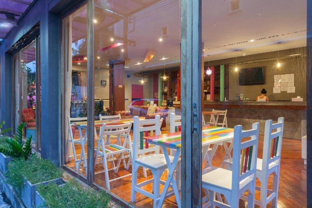 Oyo 292 The Oddy Hip Hotel Patong Buitenkant foto