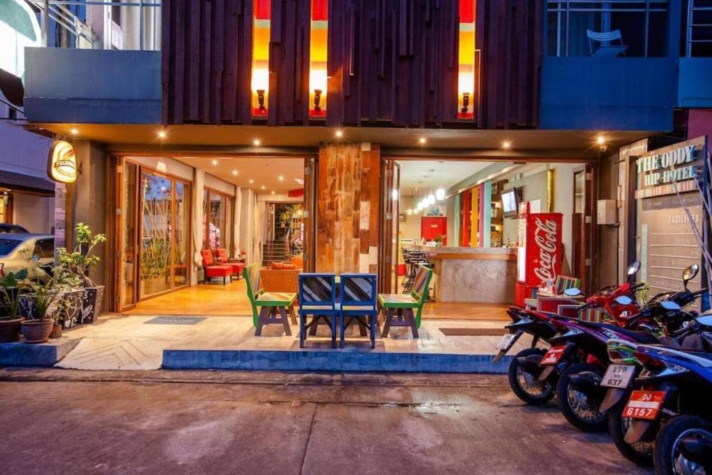 Oyo 292 The Oddy Hip Hotel Patong Buitenkant foto