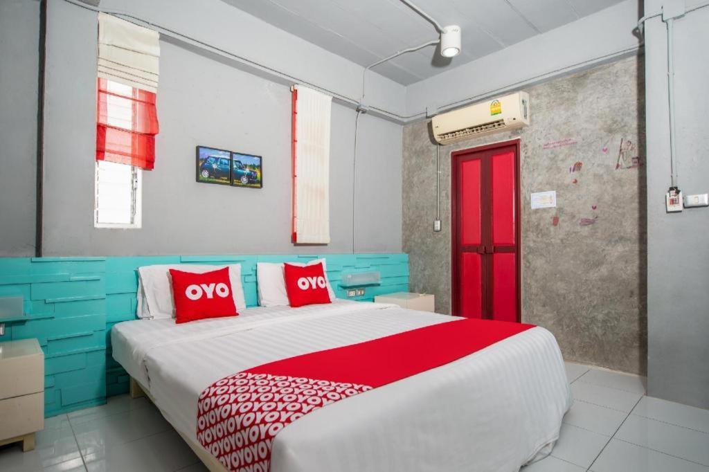 Oyo 292 The Oddy Hip Hotel Patong Buitenkant foto