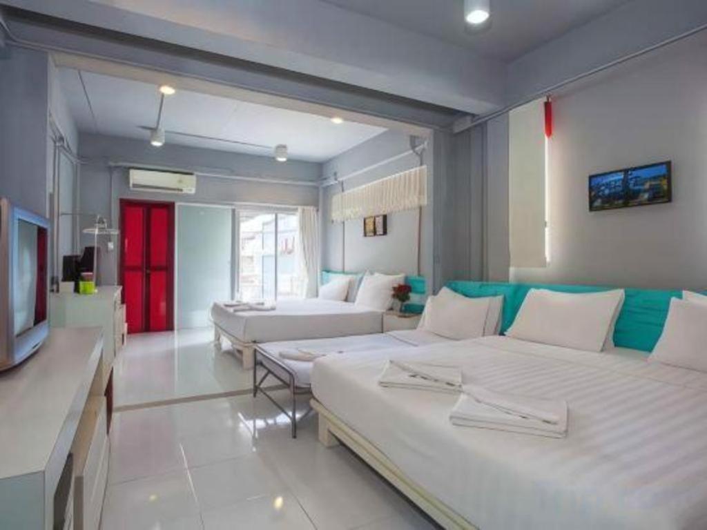 Oyo 292 The Oddy Hip Hotel Patong Buitenkant foto