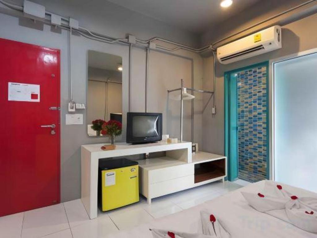 Oyo 292 The Oddy Hip Hotel Patong Buitenkant foto