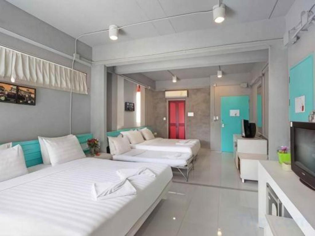 Oyo 292 The Oddy Hip Hotel Patong Buitenkant foto