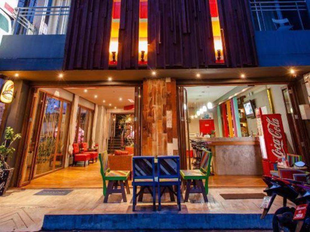 Oyo 292 The Oddy Hip Hotel Patong Buitenkant foto