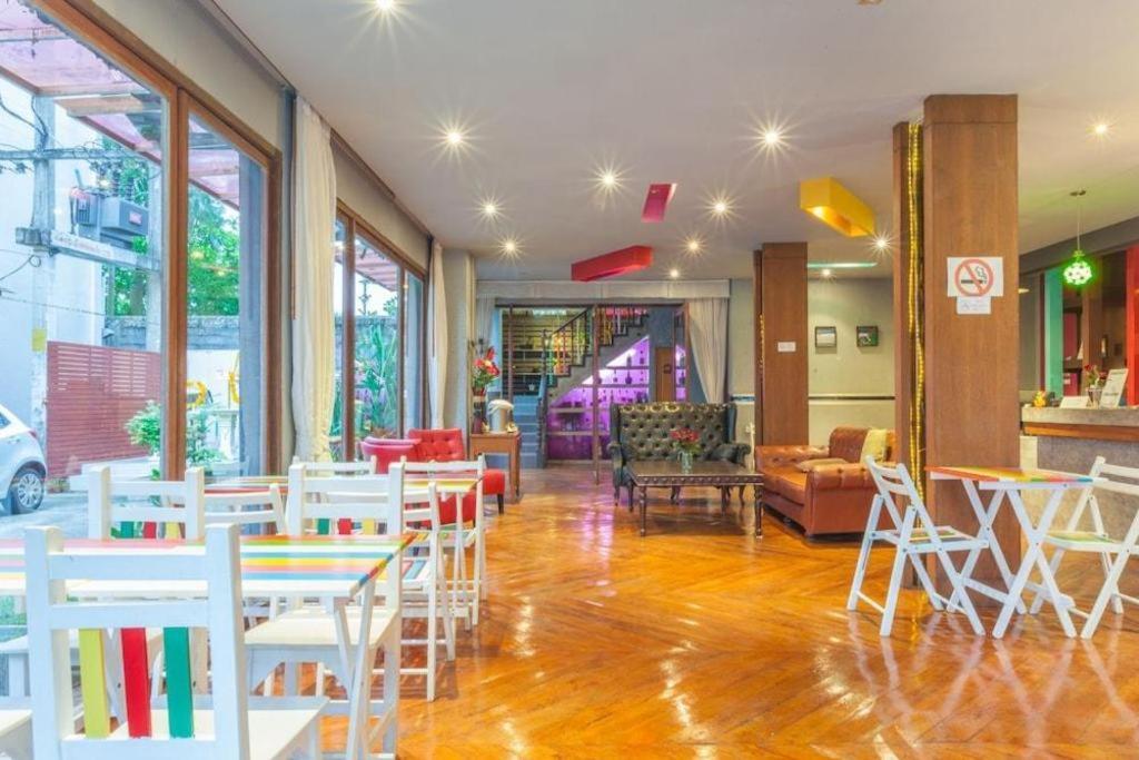 Oyo 292 The Oddy Hip Hotel Patong Buitenkant foto