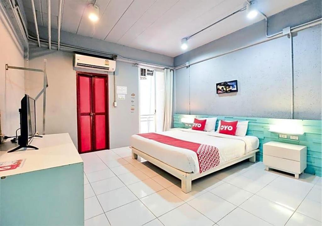 Oyo 292 The Oddy Hip Hotel Patong Buitenkant foto