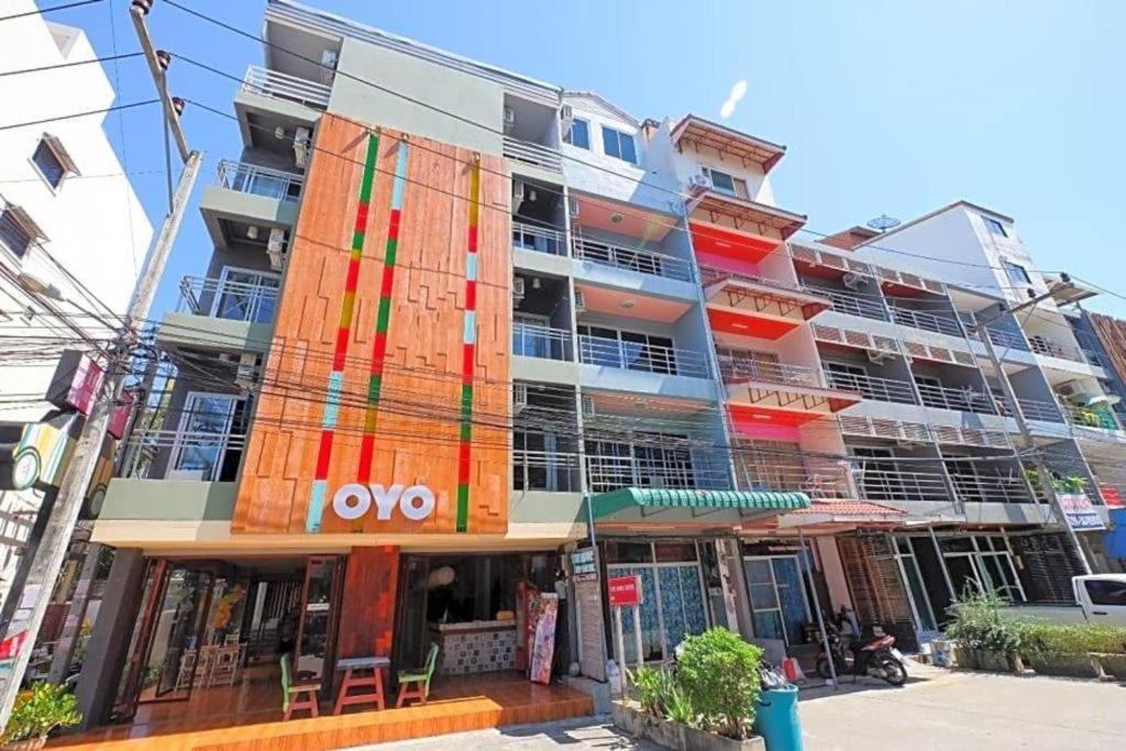 Oyo 292 The Oddy Hip Hotel Patong Buitenkant foto