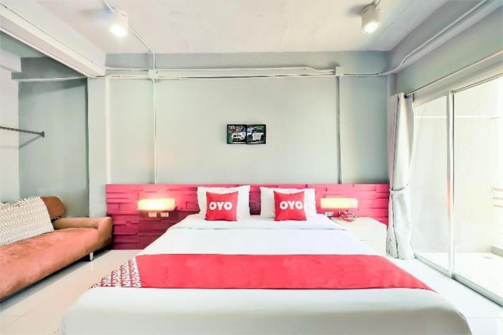 Oyo 292 The Oddy Hip Hotel Patong Buitenkant foto