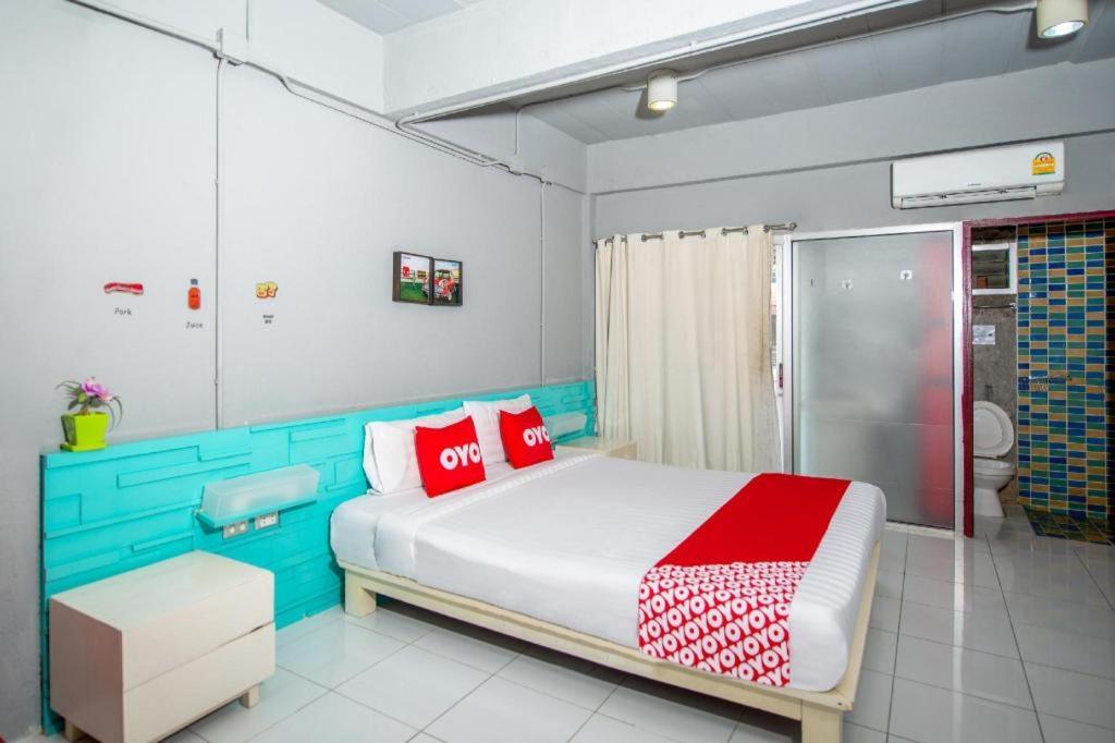 Oyo 292 The Oddy Hip Hotel Patong Buitenkant foto