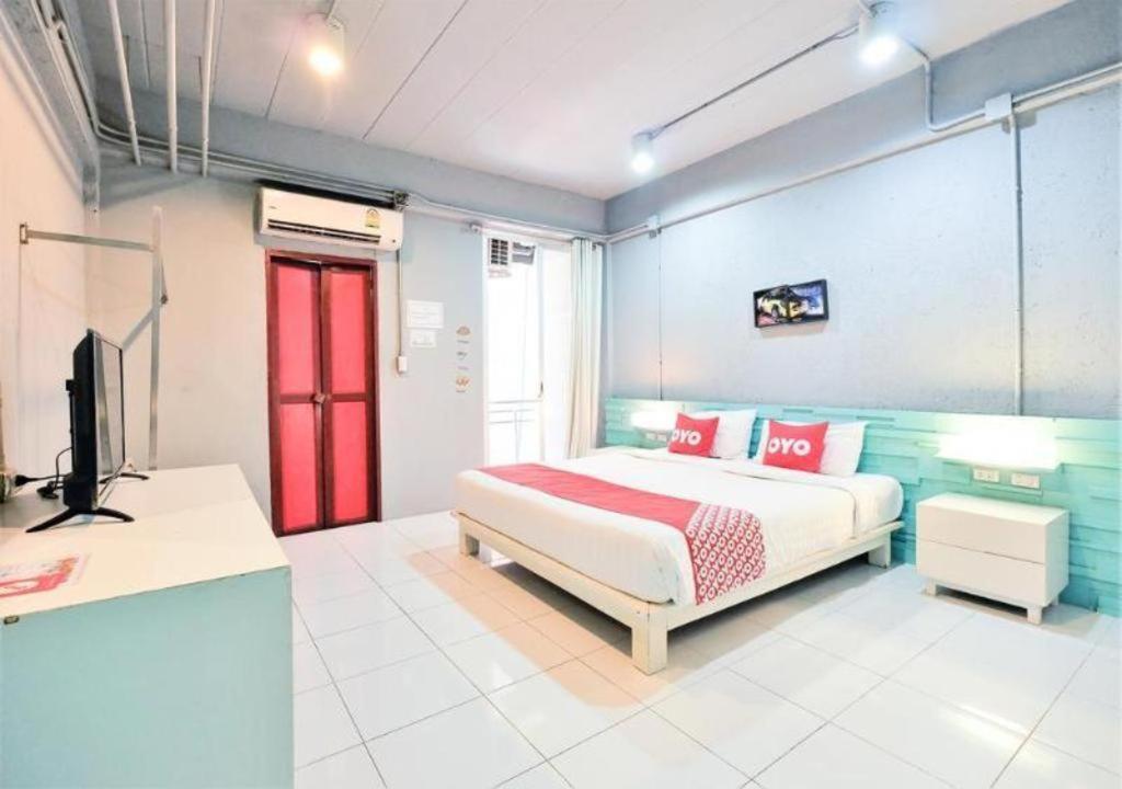 Oyo 292 The Oddy Hip Hotel Patong Buitenkant foto