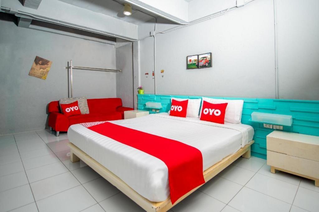 Oyo 292 The Oddy Hip Hotel Patong Buitenkant foto