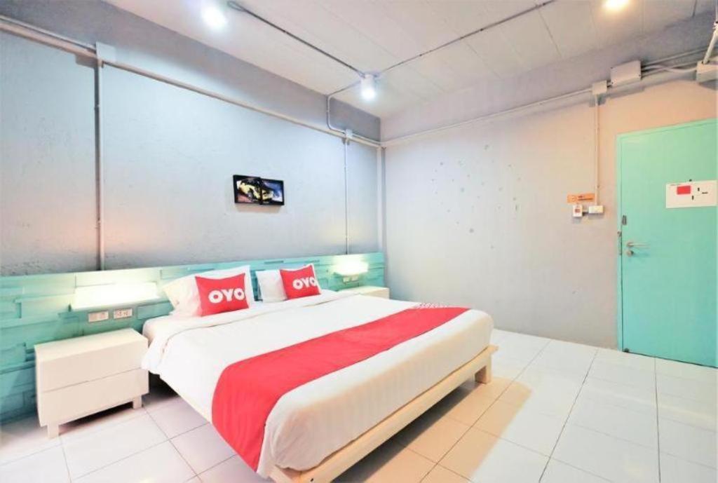 Oyo 292 The Oddy Hip Hotel Patong Buitenkant foto