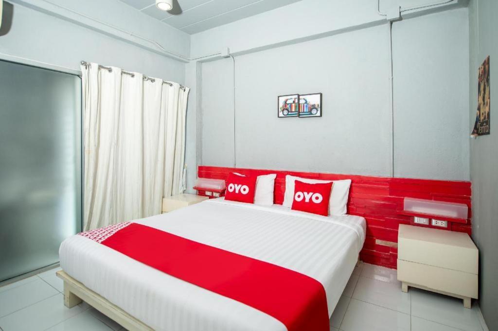 Oyo 292 The Oddy Hip Hotel Patong Buitenkant foto
