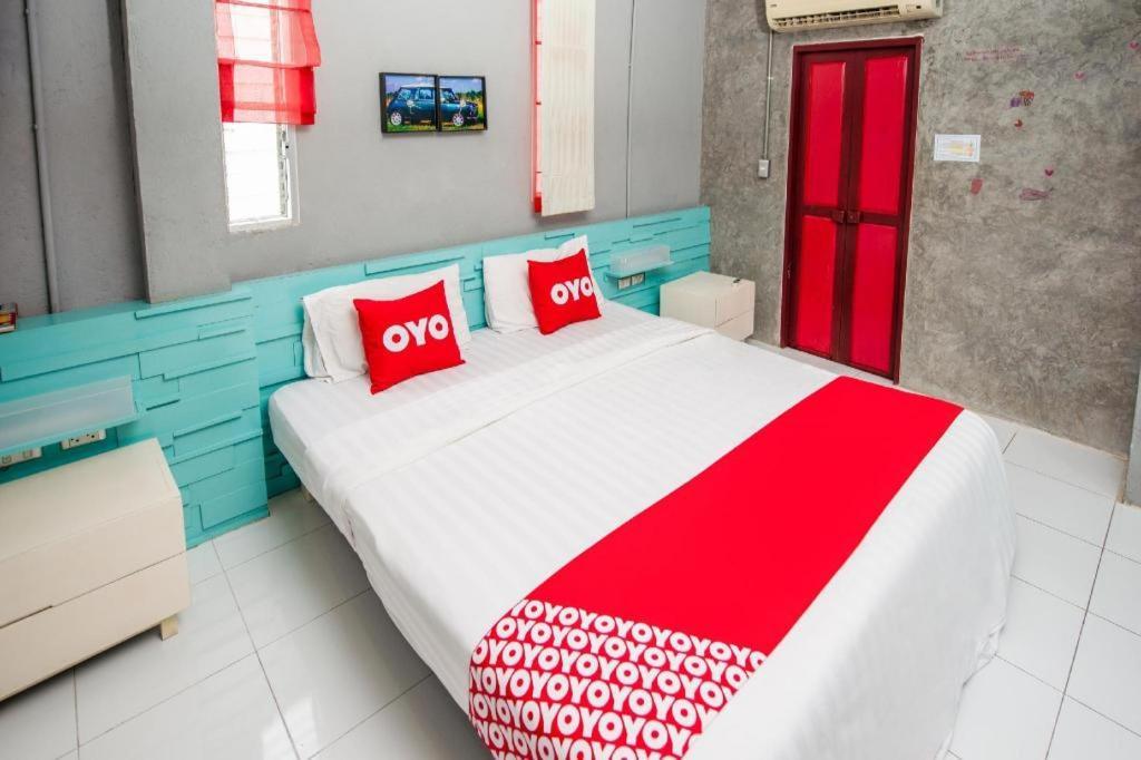 Oyo 292 The Oddy Hip Hotel Patong Buitenkant foto